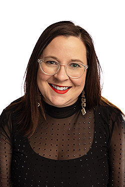 Roundtable_Series/Tara-Saunders250.jpg